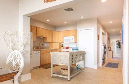 Wailua Condo | Luxury Gated Oceanfront Condo on Ground Floor