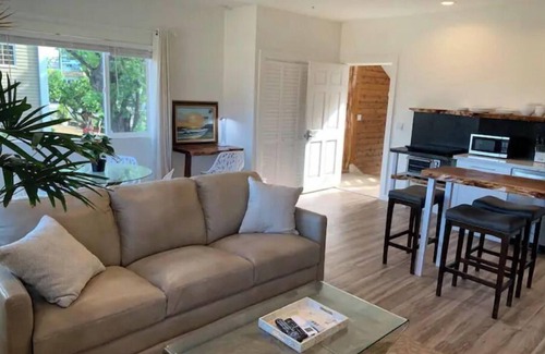 Historic Kailua Village Apartment | Luxury Modern/AC/5 STAR LOCATION/WALK 2 BEACH