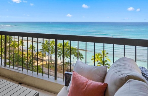 Waikiki Apartment | Oceanfront 2 Bedroom Apartment at Waikiki Beach Tower