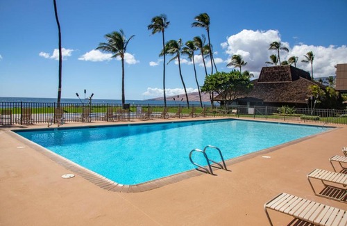 Kihei Apartment | Maalaea Surf Oceanfront 1 BR Sleeps 4 Sailors Surfers Paradise Complimentary Car with 6 Nights MSR-F2 by KBM