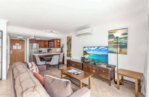 Waikiki Apartment | @ Marbella Lane Scenic Ocean & Lagoonview Studio