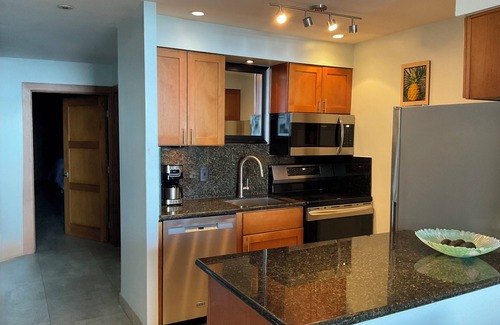 Historic Lahaina Front Street Condo | MAUI LAHAINA SHORES 1 BEDnBEACH & OCEAN FRONT GROUND-FLOOR nNO RESORT-CLEAN FEE