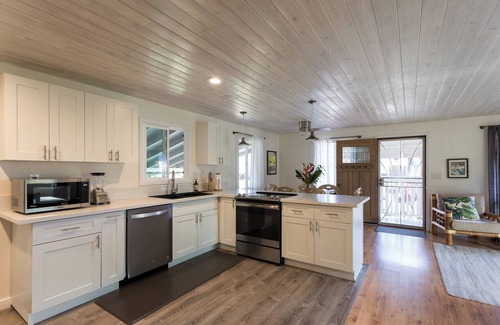 Paia House | MAUI PAIA HOUSE Walk to beach and charming Paia town!
