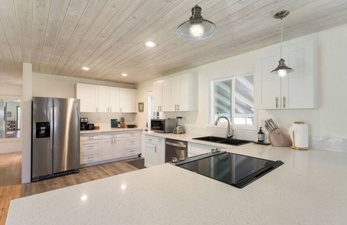 Paia House | MAUI PAIA HOUSE Walk to beach and charming Paia town!
