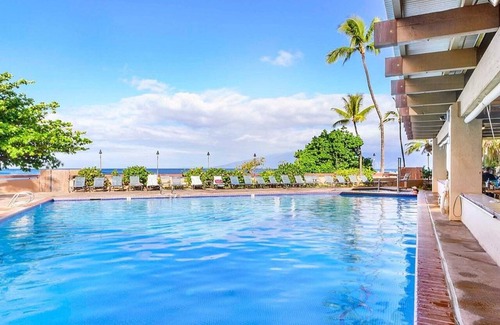 Kahana Resort | Maui Vacation Near Ka'anapali & Kapalua