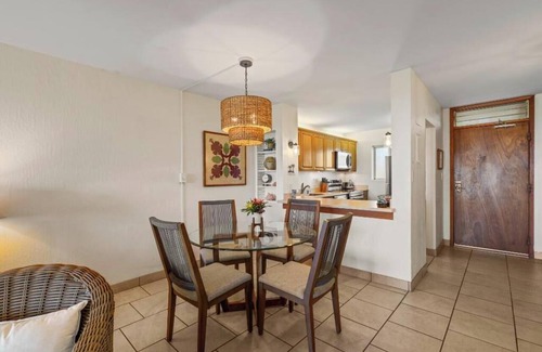 Kihei Condo | Menehune Shores #423 – Stunning Ocean Views and Relaxation Awaits