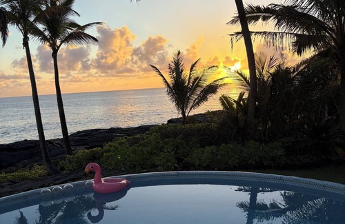 Keaau House | Mermaid’s Lookout WOW the views! Ocean Front, full lanai, heated pool & AC.