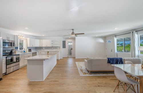 Wahiawa House | Modern 4BR Oahu - Sleeps 8, + WiFi, Parking, A/C