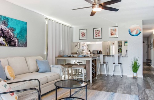 Historic Kailua Village Condo | Modern Kona Retreat Walk to Ocean & Town