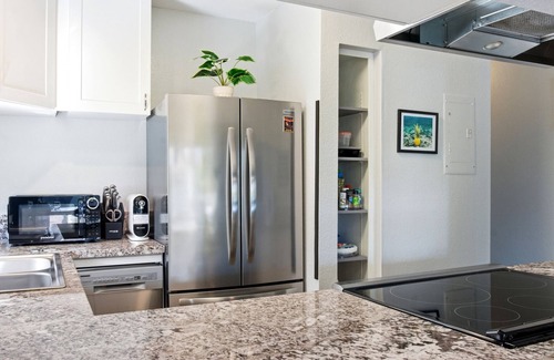 Historic Kailua Village Condo | Modern Kona Retreat Walk to Ocean & Town