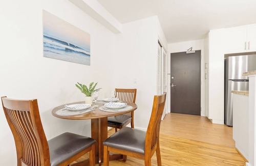Waikiki Condo | Modern Waikiki 1BR Condo at The Cove w/Parking/Prime Location Near Beach
