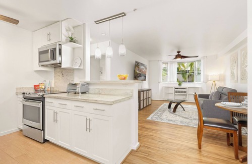 Waikiki Condo | Modern Waikiki 1BR Condo at The Cove w/Parking/Prime Location Near Beach