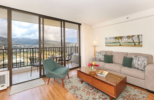 Waikiki Condo | Mountain view deluxe vacation rental, AC, close to beach, WiFi, pool, parking