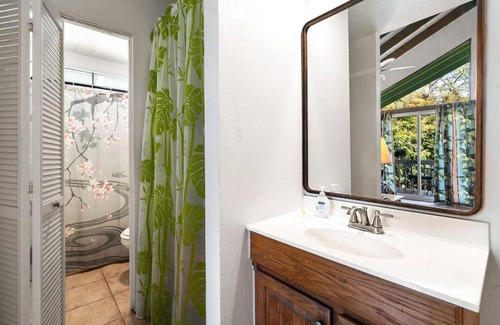 Kailua-Kona House | New A/C Central Kona Surf House 4bd/4bth Sleeps8
