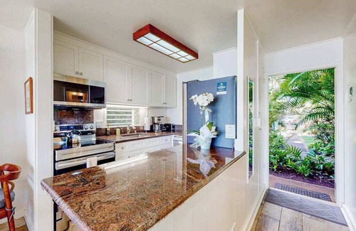 Wailua House Lots Condo | *New* Beachfront Kauaʻi Studio, Steps From Surf and Sunrise