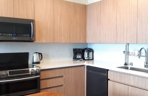 Ala Moana Condo | New condo with great ocean view and minute walk to shopping center