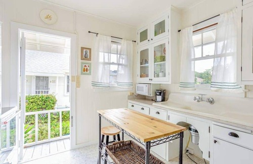 Diamond Head - Kapahulu - St. Louis House | *NEW* Diamond Head Cottage Near Waikiki, 30-Night Minimum
