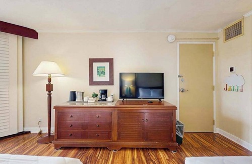 Hanamaulu Apartment | New Fall $pecial Ocean-View Lihue Studio for a Beach Escape