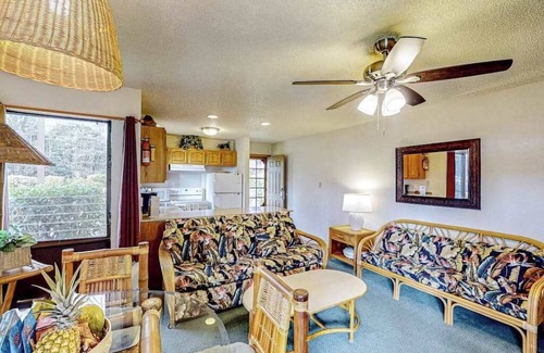 Nawiliwili Condo | *NEW* Fall Sale Lihue Beach Access, Bikes, and a Tropical Patio Retreat
