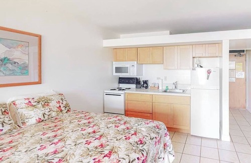 Maunaloa Apartment | New Fall Sale Ocean View Studio Near Kepuhi Beach and Sunset Pool