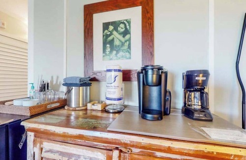 Hanamaulu Apartment | New Fall Sale Ocean-View Lihue Studio with Beach and Pools
