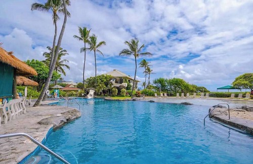 Hanamaulu Apartment | New Fall Sale Ocean-View Lihue Studio with Beach and Pools