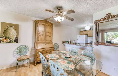 Maunaloa Apartment | *NEW* Fall Special Garden-View Molokai Condo with Pool and Lanai