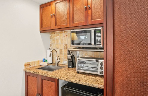 Wailua Apartment | New*Islander on the Beach 315-Top Floor Corner Mountain View with AC Sleeps 4