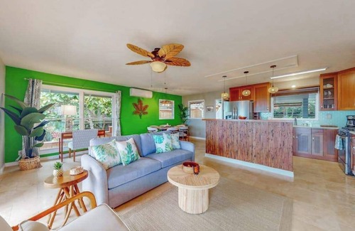Kailua-Kona House | *NEW* Kona Sunsets Near Magic Sands, 2BR Home for Families