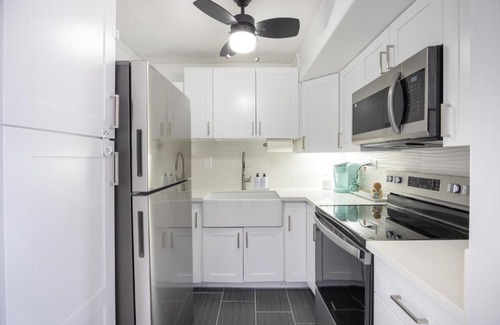 McCully - Moiliili Apartment | New modern condo in Waikiki with stunning views, FREE on-site Parking, Sleeps 4, 1 King bed, 1 Queen, 1bdrm, 1bath