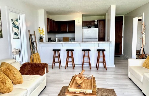 Hilo Condo | NEW! Serene end-unit condo with VIEWS - lagoons, gardens, ocean