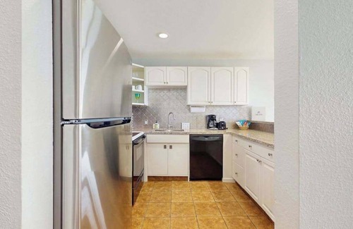 Kapaa Condo | *New* Top-Floor Kapaa Oceanfront Condo with Resort Fun