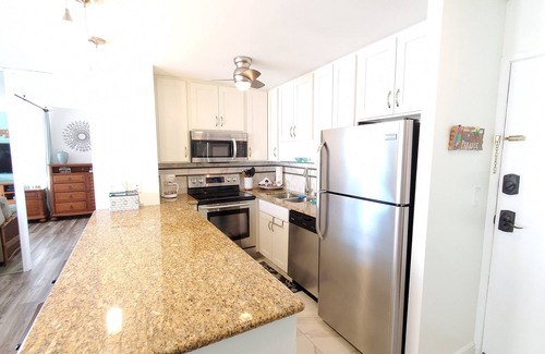McCully - Moiliili Condo | NEW! Waikiki Ocean View One Bdrm Condo. AC, Pet, Pool, Beach. Parking fee.