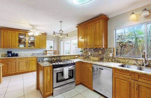 Portlock Condo | NEW Waterfront Hawaii Kai with Koko Crater Views