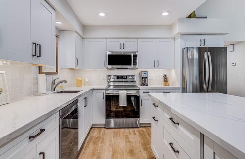 Kihei Condo | Newly updated - Modern Ground Floor 2 BR condo at Ma'alaea Surf Resort - unit B4