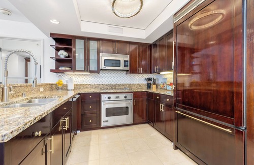 Waikiki Condo | Ocean-City Views Glamorous Condo at The Watermark w/Parking & Full Kitchen