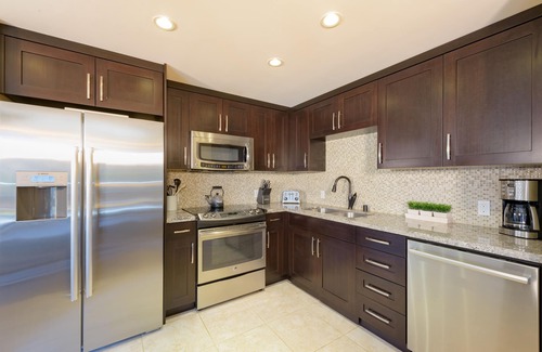Honokowai Apartment | Ocean Front Studio , WINTER SPECIAL . Plus Free parking !