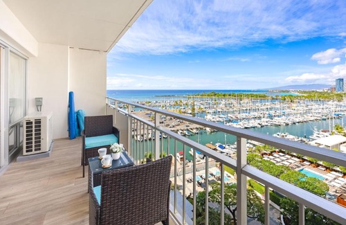 Waikiki Apartment | Ocean & marina view, just steps to Waikiki Beach