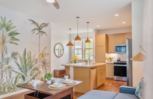 Makaha Valley House | Ocean + Mountain Views|Beach 6 Min|Fire Pit|Gated