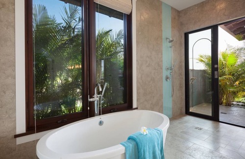 Kamuela House | Ocean Views/Private Swimming Pool. Mauna Kea High Bluffs Home