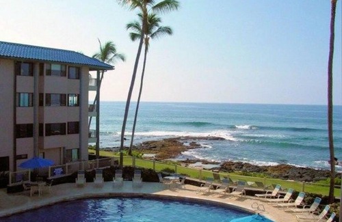 Historic Kailua Village House | Ocean View Condo, Stunning Views! - Kona Reef E-22 by Casago Kona