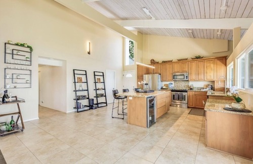 Kaneohe House | Ocean View House includes + Electric Truck + Free Charging!