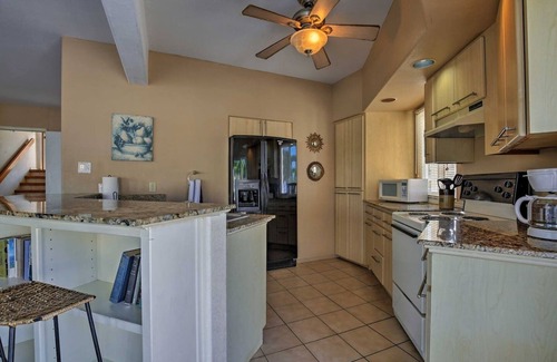 Kahaluu Bay Apartment | Ocean View on block from Ocean Walk to Beach