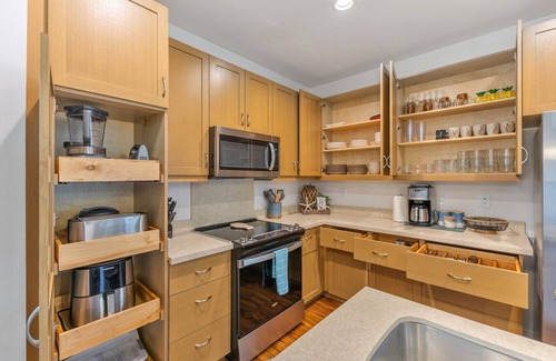 Makaha Valley House | Ocean Views|Beach 6 Min|Private Hot Tub|Gated|BBQ
