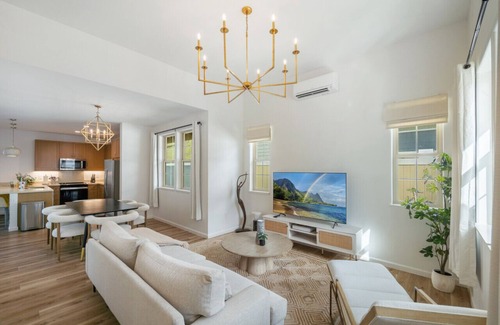 Makaha Valley House | Ocean Views|Outdoor Kids Play Set|BBQ|Beach 6 Min
