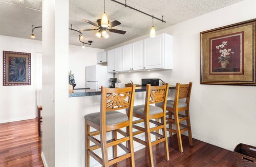 Historic Kailua Village Condo | 🏖️Ocean Views, Walk to Kona Town, Pool & AC