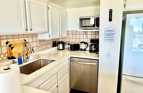 Hilo Condo | Ocean & Wailoa River Views - AC + Pool - 2BD/2BTH