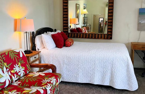 Kaneohe Apartment | Oceanfront Escape - Private Pier & Paddleboards