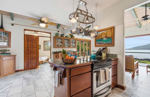 Honaunau-Napoopoo House | Oceanfront Manini Beachfront Getaway - Minutes to Kona Coast/Captain Cook
