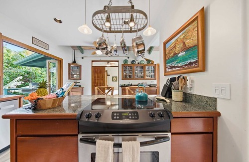 Honaunau-Napoopoo House | Oceanfront Manini Beachfront Getaway - Minutes to Kona Coast/Captain Cook